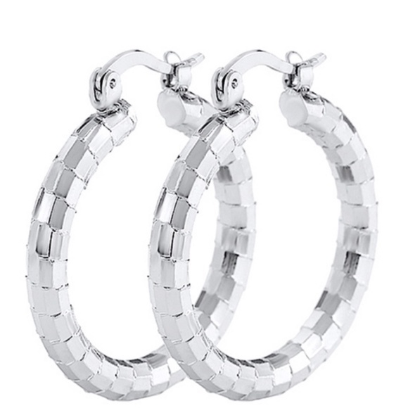 1.25'' Diamond Cut Silver Hoop Earrings, NWT - Picture 3 of 3